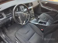 Usata Volvo V60 120 CV (88 kW) 2018 Nero Station wagon