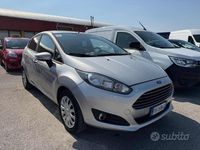 Usata Ford Fiesta 60 CV (44 kW) 2015 Grigio Berlina