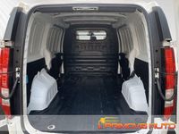 Usata Hyundai Staria 177 CV (130 kW) 2022 Bianco Monovolume