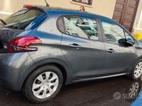 Usata Peugeot 208 Allure 102 CV (75 kW) 2015 Grigio Utilitaria