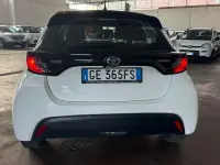 Usata Toyota Yaris Hybrid Active 92 CV (67 kW) 2021 Bianco Berlina