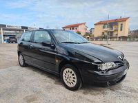Usata Alfa Romeo 145 103 CV (75 kW) 2000 Nero Utilitaria