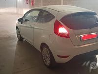Usata Ford Fiesta Titanium 82 CV (60 kW) 2009 Bianco Utilitaria