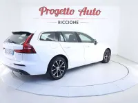 Usata Volvo V60 Business Edition 150 CV (110 kW) 2020 Bianco ghiaccio Station wagon
