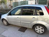 Usata Ford Fiesta Titanium 68 CV (50 kW) 2006 Grigio Utilitaria