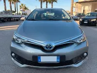 Usata Toyota Auris Hybrid Style 135 CV (99 kW) 2017 Grigio Berlina