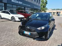 Usata Toyota Yaris Hybrid Active 92 CV (67 kW) 2024 Nero Berlina