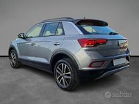 Usata VW T-Roc 150 CV (110 kW) 2023 Grigio / pastello SUV