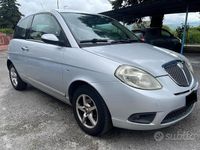 Usado Lancia Ypsilon 90 HP (66 kW) 2007 Cinzento Citadino