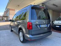 Usata VW Caddy 102 CV (75 kW) 2020 Grigio Monovolume