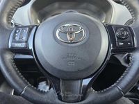 Usata Toyota Yaris Hybrid Active 101 CV (74 kW) 2017 Bianco Berlina