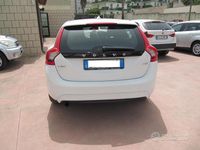Usata Volvo V60 Kinetic 181 CV (133 kW) 2014 Bianco Station wagon