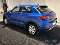 Usata VW T-Roc Life 110 CV (80 kW) 2022 Blu metallizzato SUV
