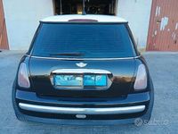 Begagnad Mini ONE 75 HK (55 kW) 2004 Svart Halvkombi