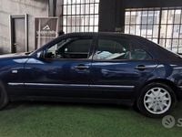 Usata Mercedes E200 Elegance 186 CV (136 kW) 1998 Blu Berlina