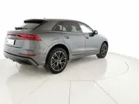 Usata Audi Q8 Sport 231 CV (169 kW) 2021 Grigio daytona perla SUV
