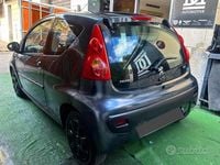 Usata Peugeot 107 67 CV (49 kW) 2010 Grigio Utilitaria