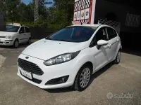 Usata Ford Fiesta 97 CV (71 kW) 2014 Bianco Utilitaria
