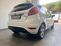 Usata Ford Fiesta Titanium 60 CV (44 kW) 2012 Bianco Utilitaria