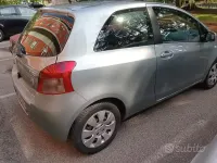 Usata Toyota Yaris Sol 69 CV (50 kW) 2007 Grigio Utilitaria