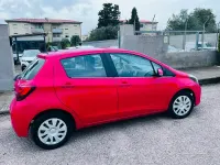 Usata Toyota Yaris 90 CV (66 kW) 2016 Rosso Berlina