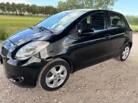 Usata Toyota Yaris 90 CV (66 kW) 2006 Nero Berlina