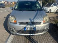 Usata Ford Fiesta Ghia 75 CV (55 kW) 2008 Argento Utilitaria