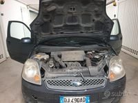 Usata Ford Fiesta 49 CV (36 kW) 2007 Grigio Utilitaria