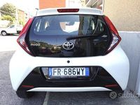 Usata Toyota Aygo X-play 72 CV (52 kW) 2018 Bianco pastello Utilitaria