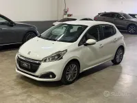 Usata Peugeot 208 Active 75 CV (55 kW) 2015 Bianco Utilitaria
