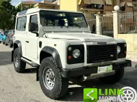 Usata Land Rover Defender S 122 CV (89 kW) 1999 Beige pastello SUV