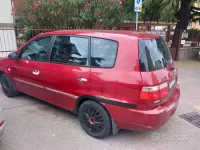 Usata Kia Carens 112 CV (82 kW) 2004 Rosso Monovolume