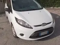 Usata Ford Fiesta 63 CV (46 kW) 2011 Bianco Furgone
