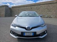 Usata Toyota Auris Hybrid Active 99 CV (72 kW) 2016 Argento Berlina
