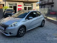 Usata Peugeot 208 Active 82 CV (60 kW) 2014 Grigio Utilitaria