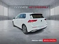 Usata VW Golf VIII Life 150 CV (110 kW) 2023 Bianco Utilitaria
