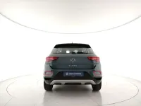 Usata VW T-Roc Life 110 CV (80 kW) 2022 Petroleum blue metallizzato deep black p SUV
