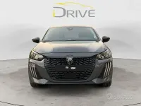Usata Peugeot 208 Allure 101 CV (74 kW) 2024 Grigio Utilitaria