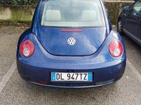Usata VW New Beetle 105 CV (77 kW) 2007 Blu Utilitaria