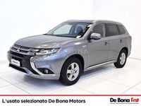 Usata Mitsubishi Outlander P-HEV Instyle 203 CV (149 kW) 2016 Grigio SUV