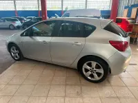 Usata Opel Astra Cosmo 140 CV (102 kW) 2010 Grigio Berlina