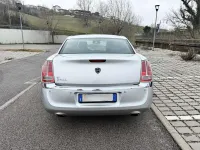 Käytetty Lancia Thema Platinum 239 HP (175 kW) 2012 Hopea Sedan