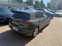 Usata VW Golf VIII Life 131 CV (96 kW) 2021 Grigio Berlina