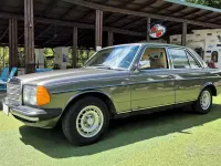 Usata Mercedes 240 72 CV (52 kW) 1980 Grigio Berlina