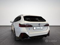 Usata BMW 540 M Sport 249 CV (183 kW) 2025 Alpinweiss iii pastello Station wagon