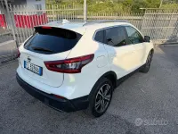 Usata Nissan Qashqai N-Connecta 131 CV (96 kW) 2017 Bianco SUV