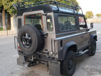 Usata Land Rover Defender 122 CV (89 kW) 2000 Grigio SUV