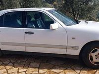 Usata Mercedes E250 Classic 150 CV (110 kW) 1998 Bianco Berlina