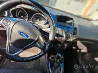 Usata Ford Fiesta Titanium 95 CV (69 kW) 2017 Rosso Utilitaria