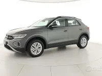 Usata VW T-Roc Life 150 CV (110 kW) 2024 Grigio SUV